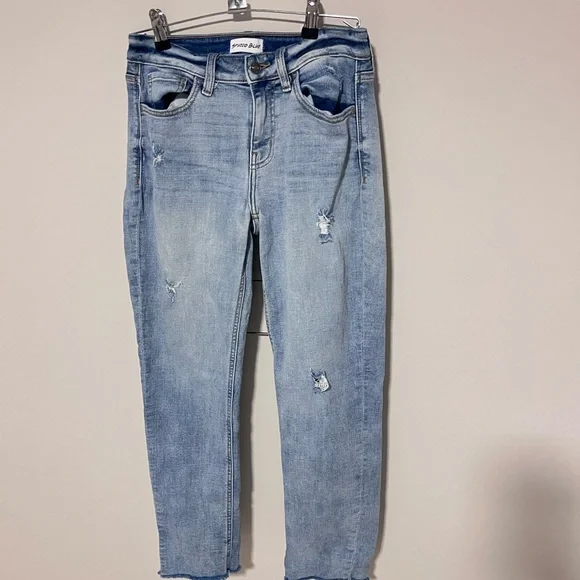 Studio Blue Women’s Size 27 Light Wash Distressed Slim Straight Jeans Raw Hem - Picture 2 of 9